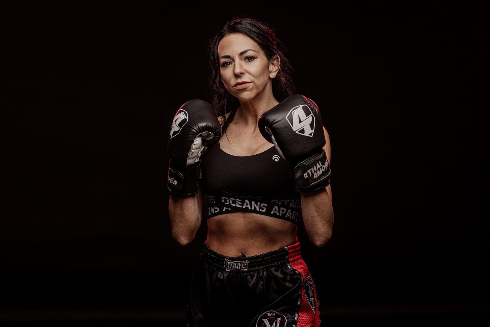 Sandra Schmidt mit Boxhandschuhen in Deckung